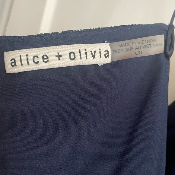 Alice + Olivia Maxine Navy Blue Lace Peplum Top. Pre-Owned. - Picture 5 of 8